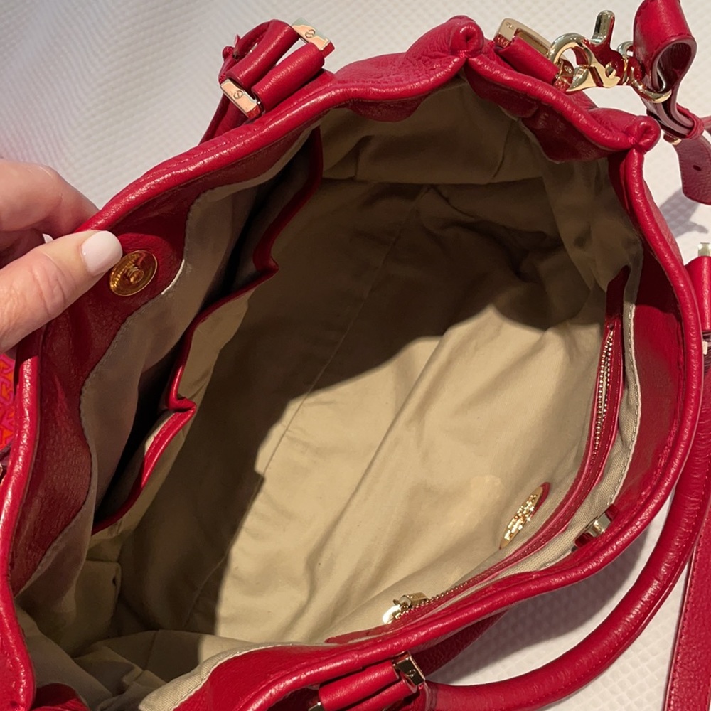 Tory Burch Red Leather Crossbody Bag with Gold Logo - Picture 6 of 7